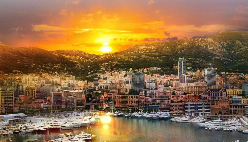 vivre à Monaco pour le soleil la mer et le luxe